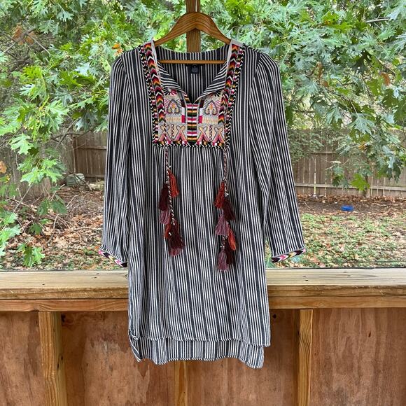Chelsea & Theodore Women's Grey Striped Embroidered Boho Mini Dress Size M - Picture 1 of 8